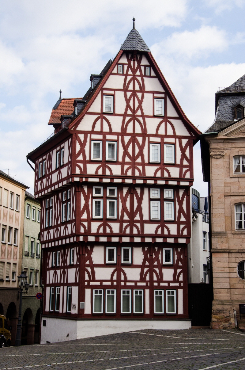 Die alte Löwenapotheke Aschaffenburg